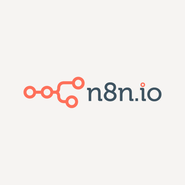 شعار n8n.io البرتقالي والأسود على أوف وايت